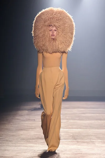 Look 23